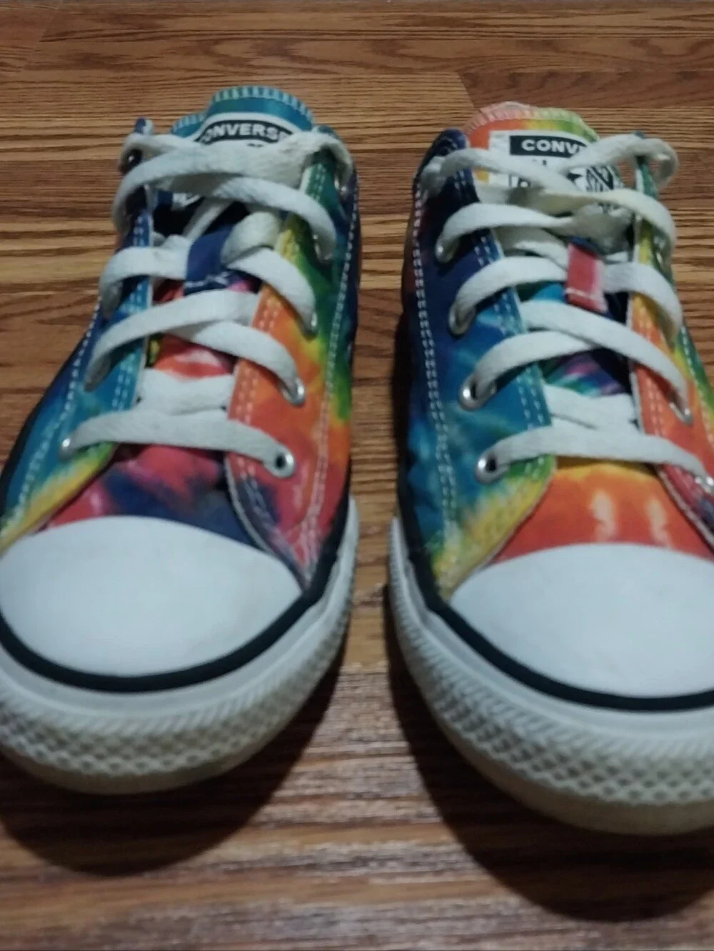 Converse colorful tie